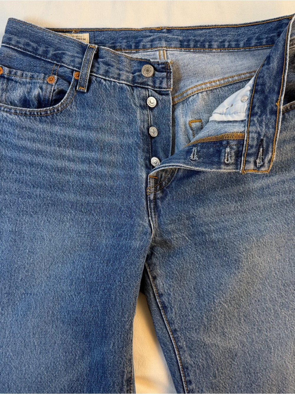 Levi’s 501 Women’s Straight Leg Button Fly Wedgie Jean 27/30 - Picture 4 of 11